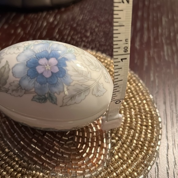 RARE WEDGWOOD EGG TRINKET BOX - Picture 9 of 9